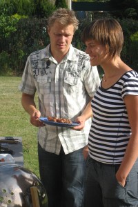 Tobias and Malin by the grill
